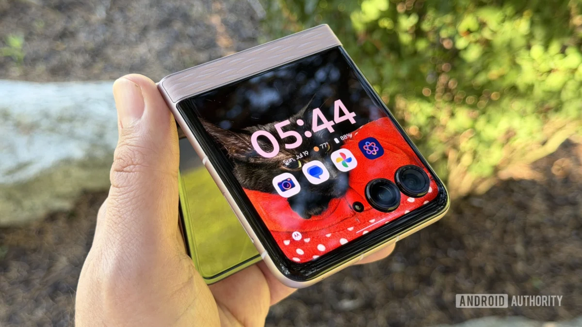 Motorola Expands Android 17 Beta Program to a Wider Range of Razr and Edge Devices, Offering Early Access to Key Software Innovations