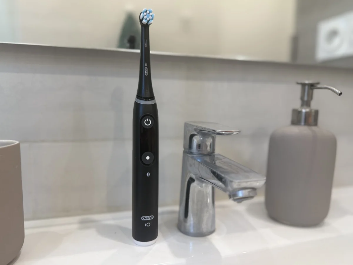Oral-B iO Series 6 Electric Toothbrush Reviewed: A Deep Dive into its Design, Performance, and Smart Features Against Emerging Competitors