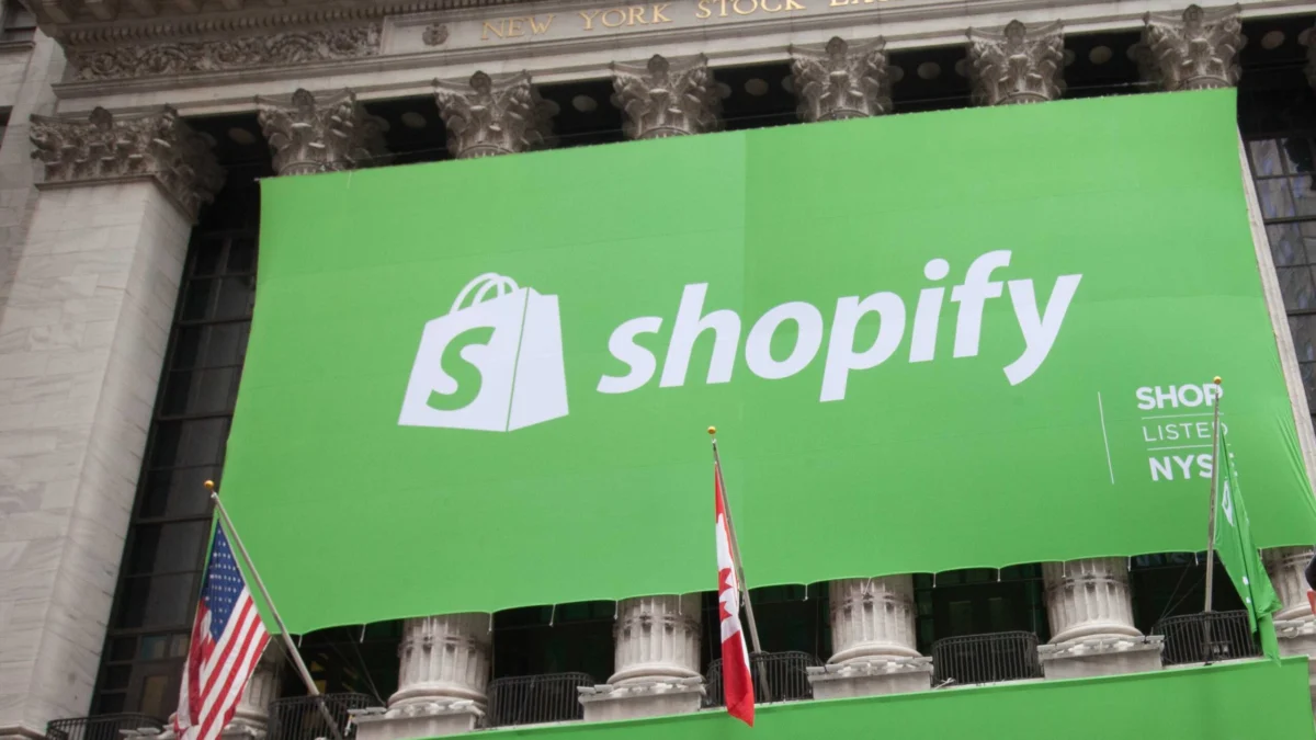Shopify Triumphs as AI Search Fuels Record Growth and Reshapes E-commerce Landscape
