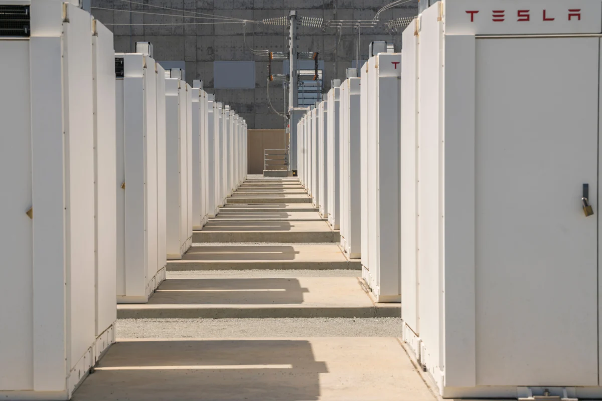 SpaceX Fuels AI Ambitions with Massive Tesla Megapack Acquisitions, Deepening Inter-Company Synergies