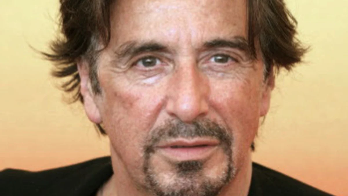 Al Pacino’s Fourth Child Sparks Widespread Debate on Age and Parenthood in the Public Eye