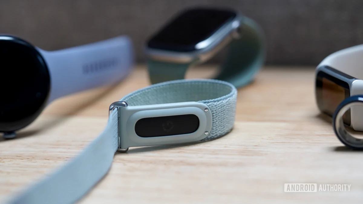 Apple Reportedly Developing Screenless Fitness Tracker to Challenge Google Fitbit Air and WHOOP
