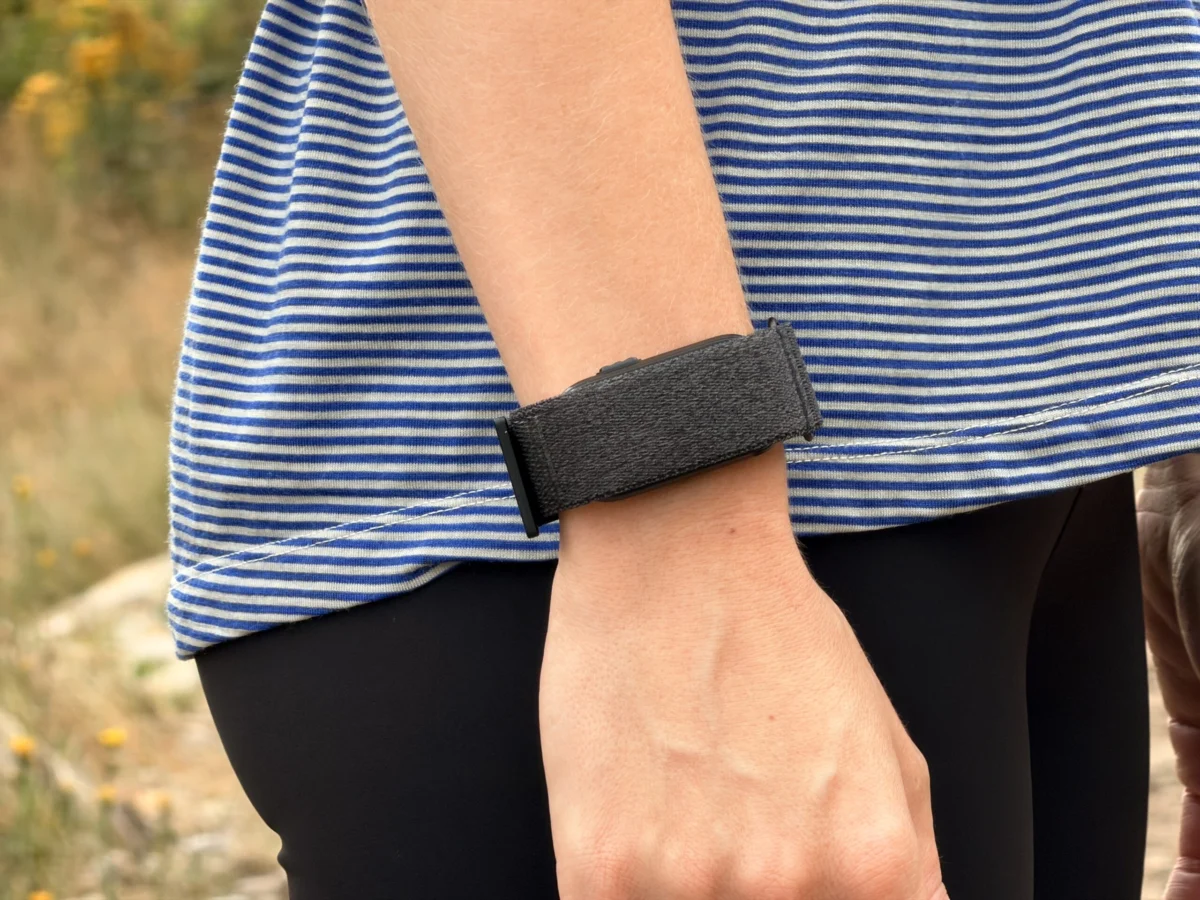 Garmin Enters Screenless Fitness Tracker Market with Cirqa, Facing Established Competitors and App Challenges