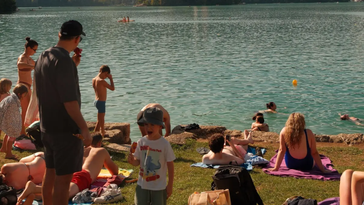 The Complexities of Shared Vacation Expenses: A Deep Dive into the Redditor’s Dilemma Over Child-Related Costs